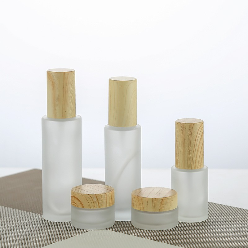 5g 5ml Custom Wooden cover glass cream bottle, cosmetics sample, separate bottle, multi specification frosting spray bottle, lotion bottle, facial mask bottle