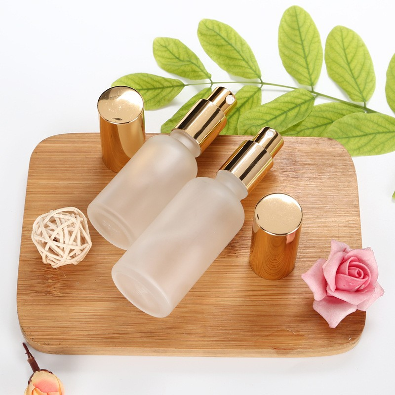 Cosmetic spray bottle lotion bottle