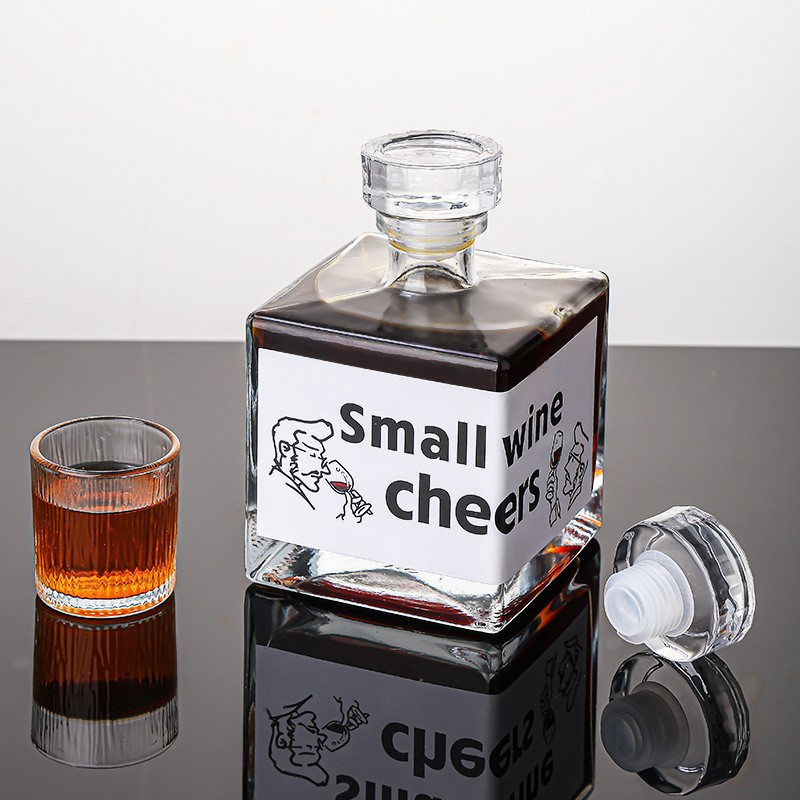500ML Custom Glass wine bottle, whiskey bottle, Western wine bottle, sealed square bottle, wine bottle, fruit wine