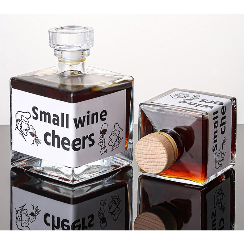Glass wine bottle, whiskey bottle, Western wine bottle, sealed square bottle, wine bottle, fruit wine