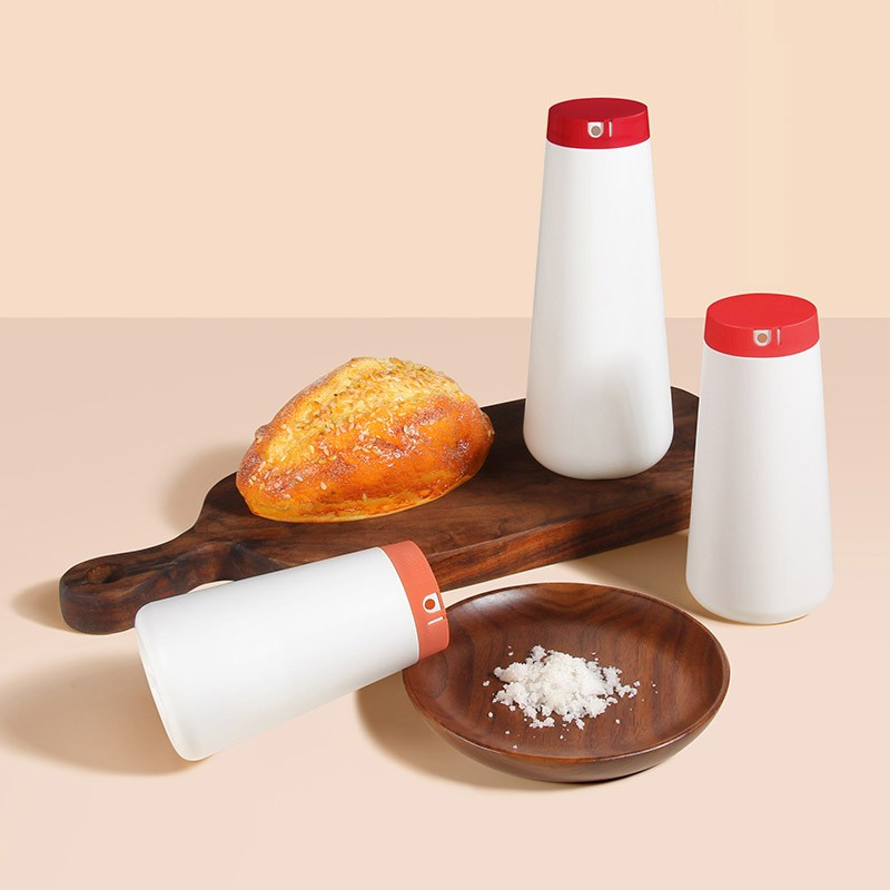 View:750ml wholesale PE plastic seasoning bottle cumin barbecue material salt pepper powder bottle