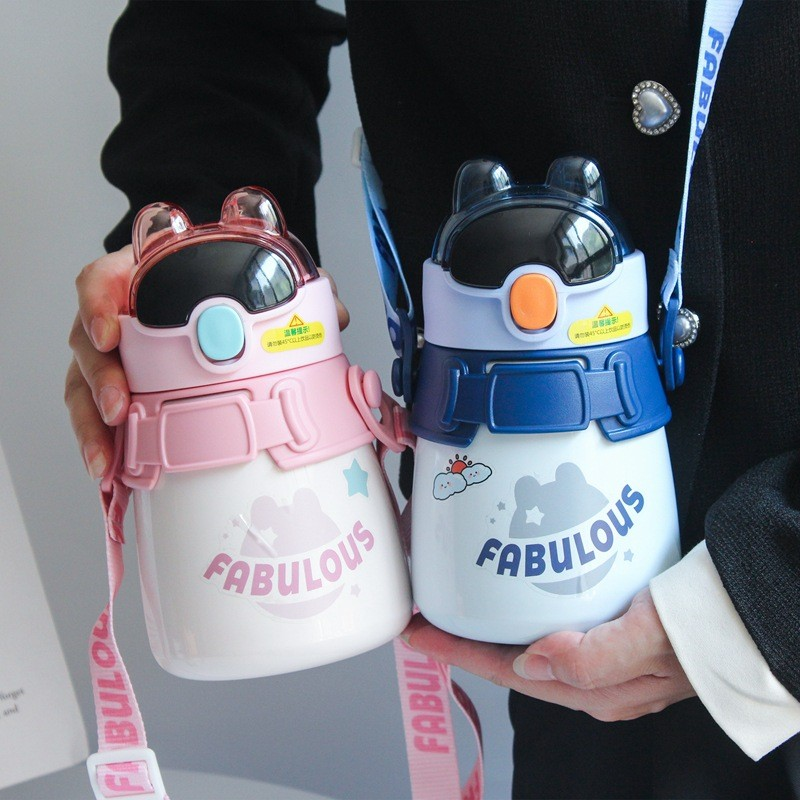 600ML High appearance cartoon 316 stainless steel children's pot, student bouncing straw cup, portable shoulder strap, cute and fun thermos cup